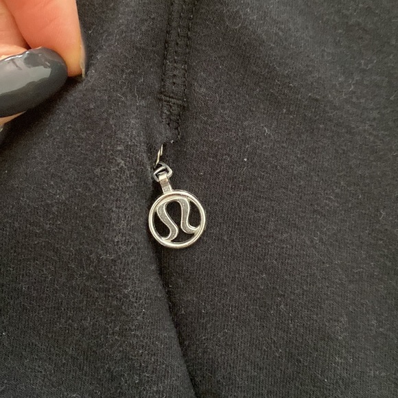 LULULEMON BLACK PULLOVER SIZE 2 - Picture 2 of 2